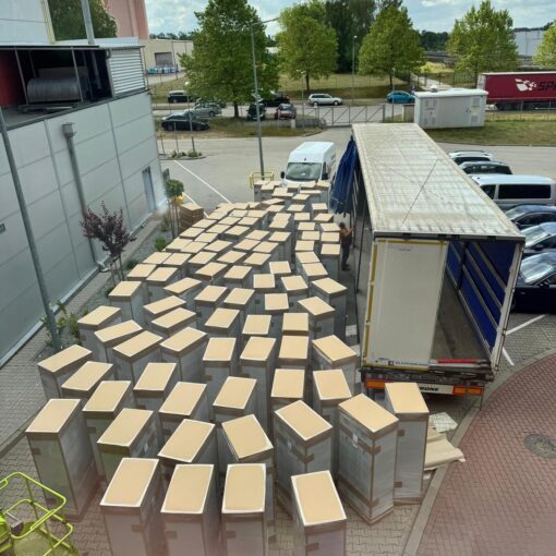 rozładunek 130 szaf Kostrzyn